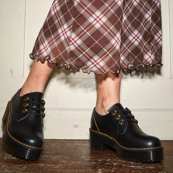 DR MARTENS Leona Lo black leather platform heeled lace up shoes women’s 9 new - Picture 2 of 8